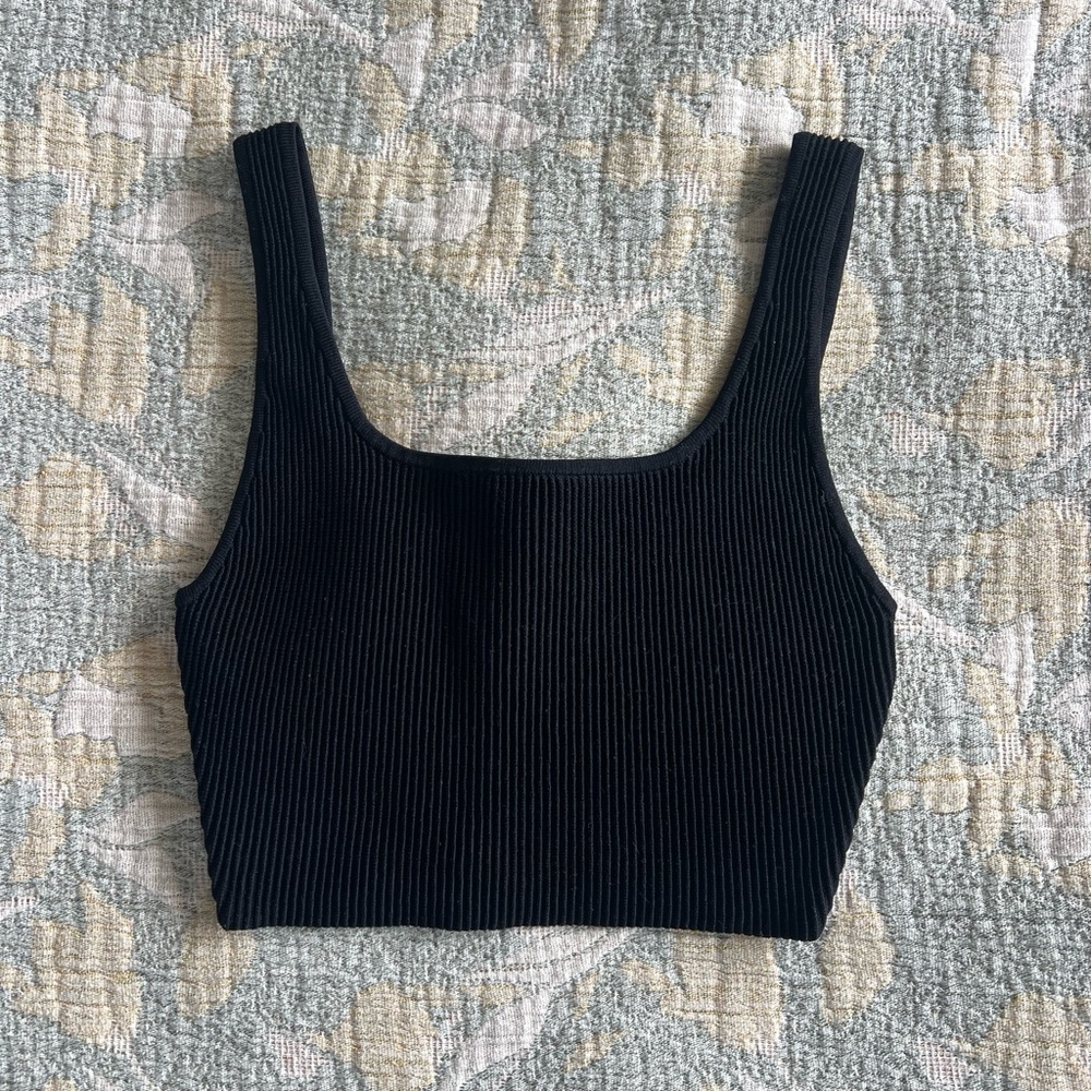 Aritzia Sculpt Knit Crop